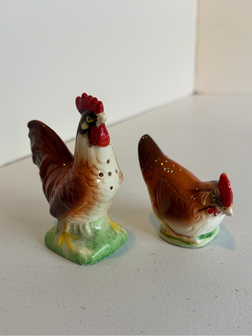 Vintage Rooster Chicken Hen Salt and Pepper shakers Kitsch kitchen Farmhouse 60s